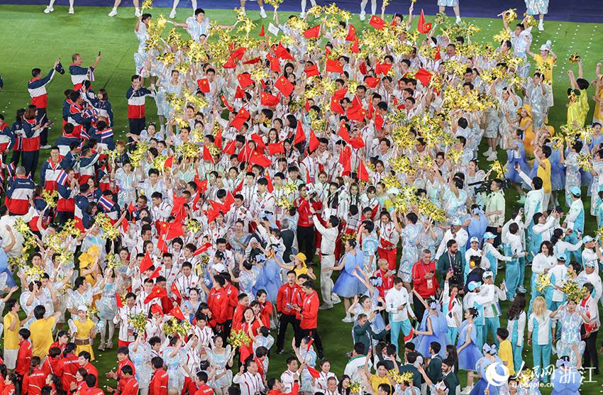 제19회 항저우 아시안게임 폐막식에서 중국 대표단이 입장한다. [10월 8일 촬영/사진 출처: 인민망]