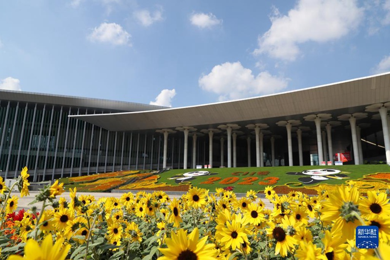 10월 24일 촬영한 국제컨벤션센터(상하이) 남광장