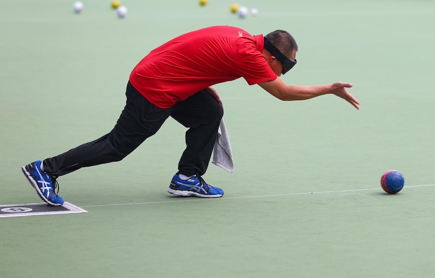 '항저우 아시안패러게임' 남자 개인 BA 론볼 결승이 25일 열렸다. 중국의 웡페이뱌오(翁飛彪)가 8:7로 인도네시아아 선수를 꺾고 1위에 올랐다. 이날 경기 중인 웡페이뱌오.