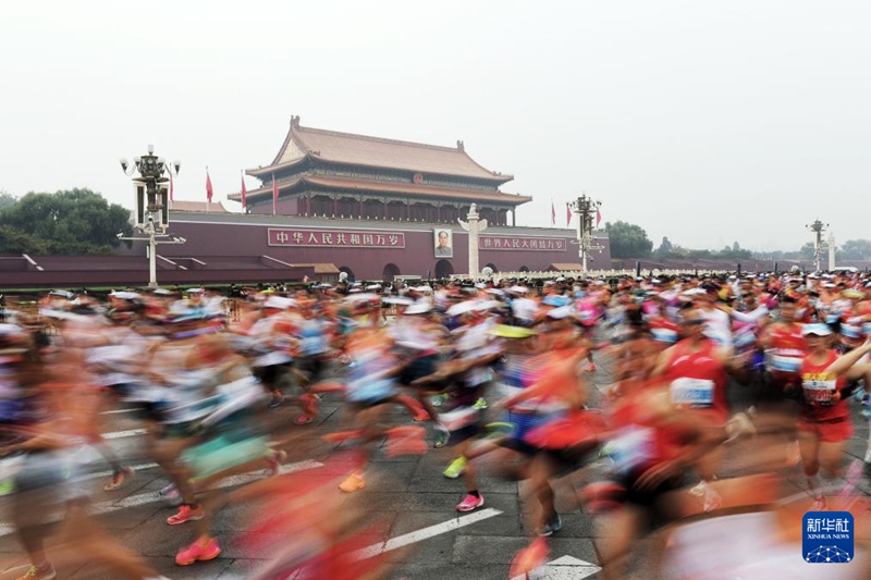[포토] 2023 베이징 마라톤 대회 개최…시민 참가자 3만 명