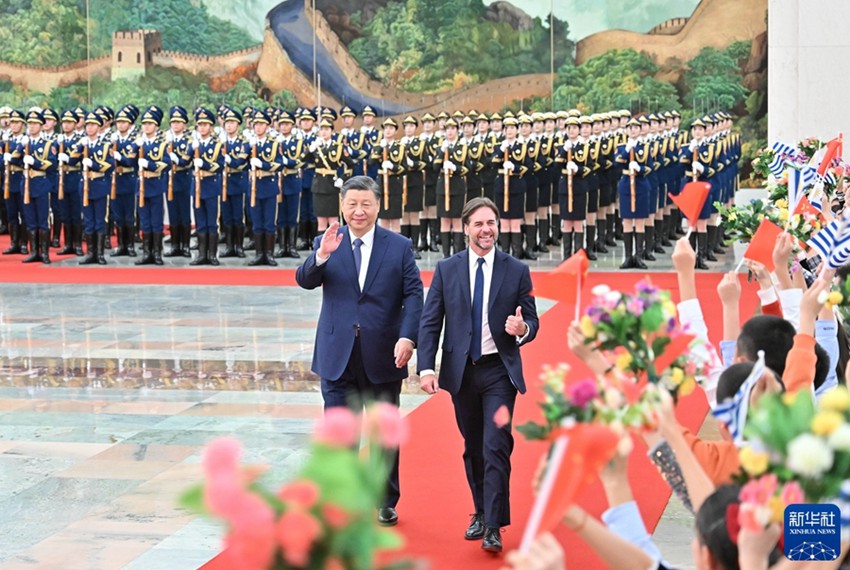 시진핑 주석은 회담에 앞서 인민대회당 북쪽 홀에서 라카예 대통령을 위한 환영식을 열었다. [사진 출처: 신화사]