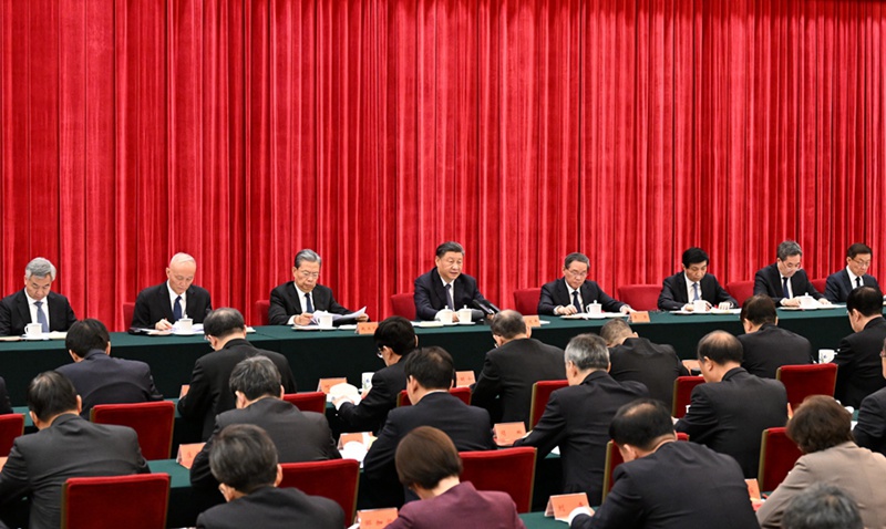 좌담회에는 시진핑 주석과 리창 총리를 비롯해 자오러지, 왕후닝, 차이치, 딩쉐샹, 리시, 한정 등이 참석했다. 