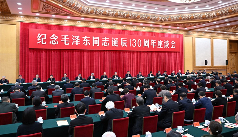 좌담회에는 시진핑 주석과 리창 총리를 비롯해 자오러지, 왕후닝, 차이치, 딩쉐샹, 리시, 한정 등이 참석했다. 