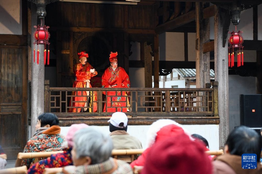 쓰촨 전통극으로 새해 맞이하는 농촌