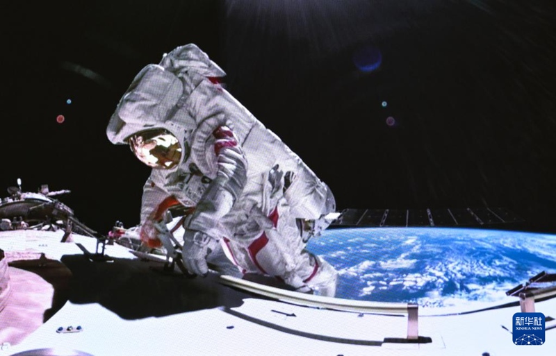 3월 2일, BACC에서 촬영한 선저우 17호 탕훙보 우주비행사의 선외활동 모습