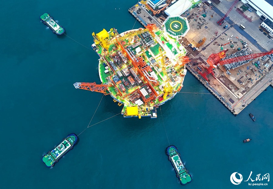산둥 칭다오, 아시아 최초 원통형 ‘해상 석유가스 가공공장’ 출항
