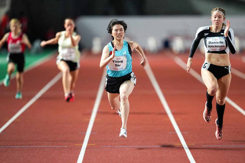 스이팅(오른쪽 2번째) 선수가 여자 100M T36급 결승전을 치른다. [5월 20일 촬영/사진 출처: 신화사]