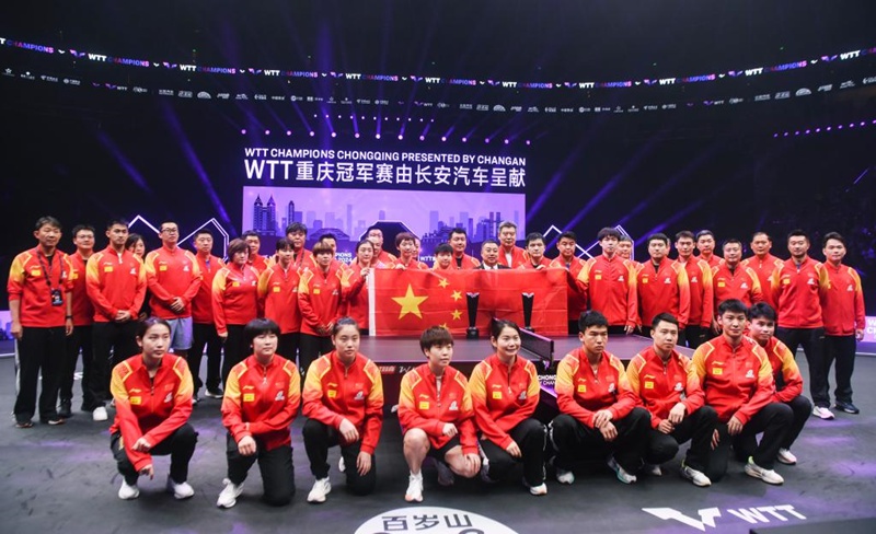  중국 국가대표팀이 시상식 후 기념사진을 찍는다.  [6월 3일 촬영/사진 출처: 신화사]