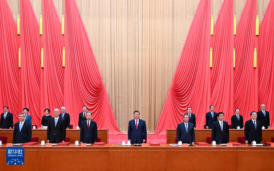 시진핑, 리창(李強), 자오러지(趙樂際), 왕후닝(王滬寧), 차이치(蔡奇), 딩쉐샹(丁薛祥), 리시(李希) 등이 대회에 참석하고 있다.