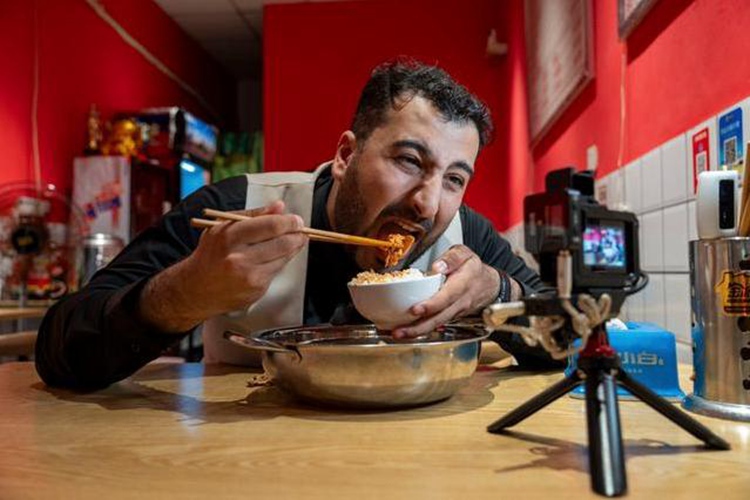 중국 음식 블로거 된 이라크 청년 “이곳의 음식과 풍경을 사랑해요”