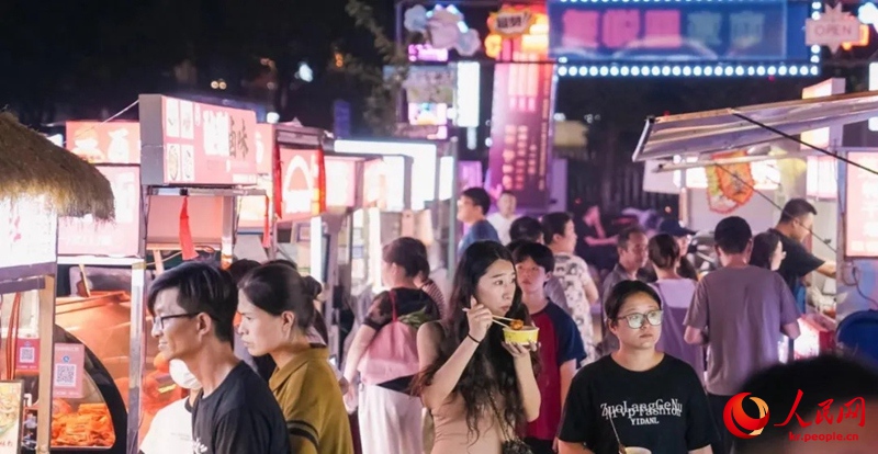 북적북적 사람 사는 냄새로 가득한 야시장