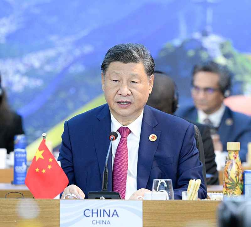 시진핑 주석이 G20 정상회의 제1세션 ‘기아와 빈곤 퇴치’를 의제로 한 토론에서 ‘함께 발전하는 공정한 세상을 만들자’를 주제로 연설하고 있다.