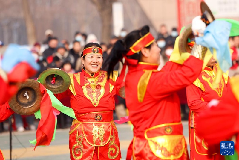 허베이(河北)성 진저우(晉州)시 신세기 광장에서 민간 예술가들이 민속 공연을 하고 있다. [2월 2일 촬영/사진 제공: 자짜이싱(賈再興)]