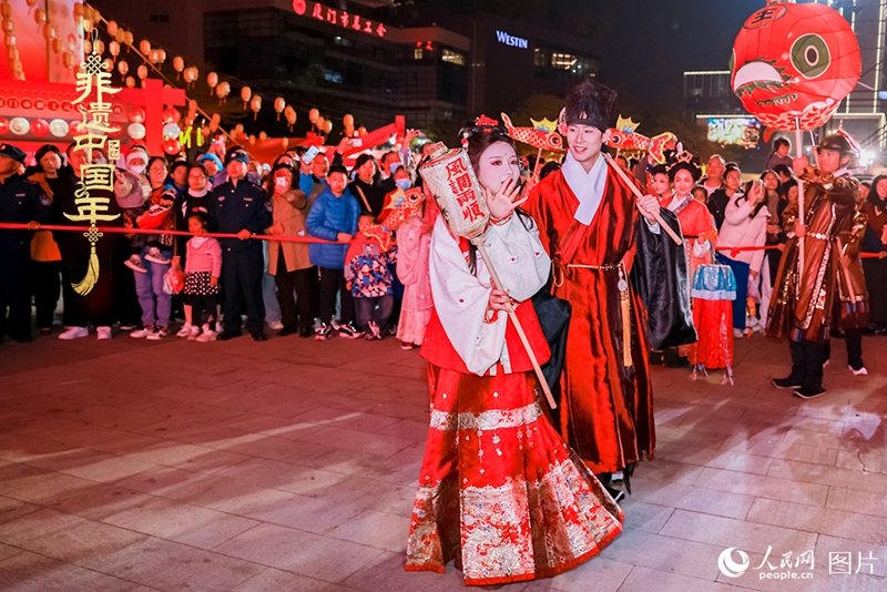 2월 11일 제8회 샤먼(廈門)시 근로자 위안샤오제 ‘기묘한 밤’ 행사