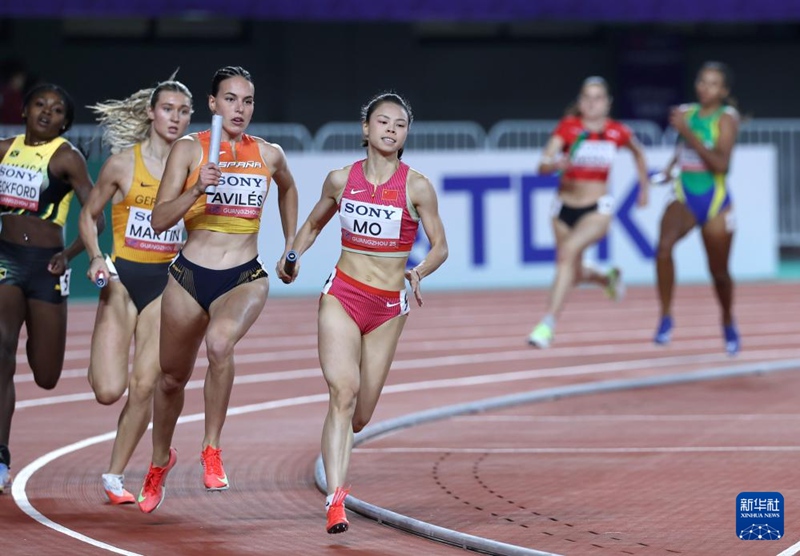 모자뎨(앞) 중국 선수의 혼성 4×400m 경기 모습 [5월 11일 촬영/사진 출처: 신화사]