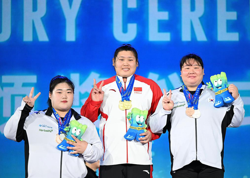 中, 2025 아시아역도선수권서 31금 획득...4개 세계 기록 갱신