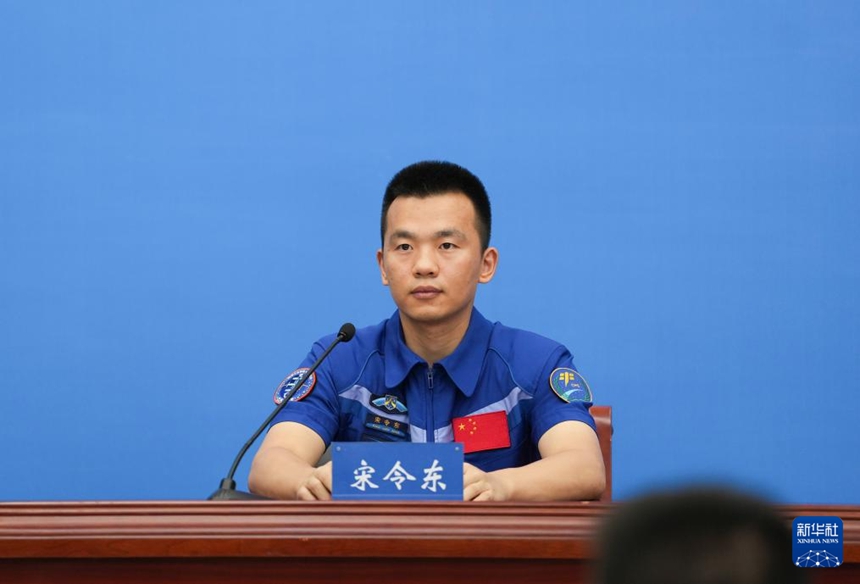 베이징 항톈청에서 선저우 19호 우주비행사 쑹링둥이 기자회견에 참석한 모습 [7월 9일 촬영/사진 출처: 신화사]