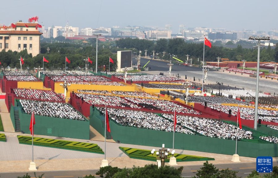 톈안먼 광장에서 성대한 국기 게양식이 진행되고 있다. [9월 3일 촬영/사진 출처: 신화사]