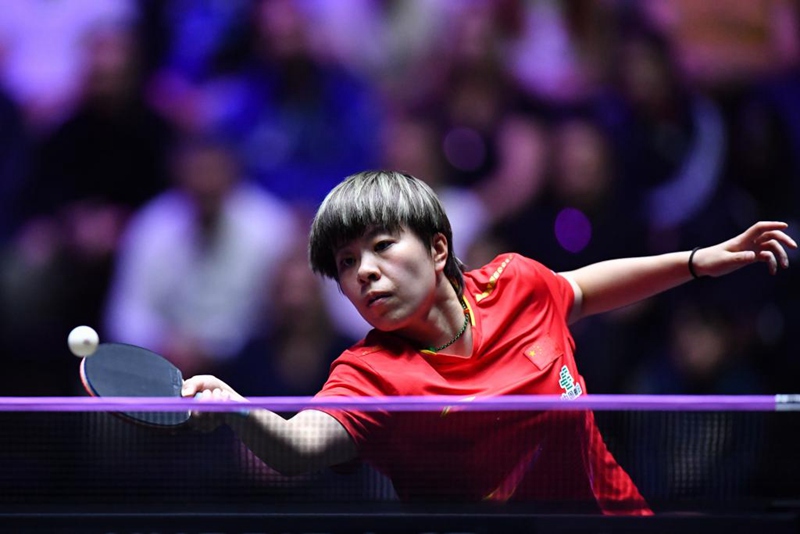 왕이디 중국 선수가 경기 중 리시브하고 있다. [11월 2일 촬영/사진 출처: 신화사]