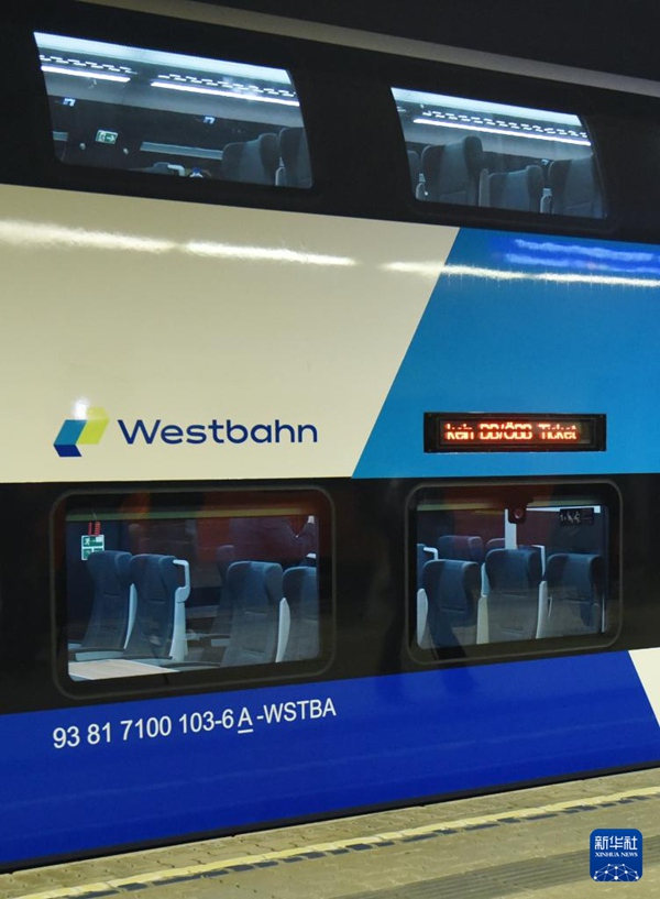 중국중처 주저우 전력기차유한공사가 생산한 2층 열차 [11월 3일 촬영/사진 출처: 신화사]