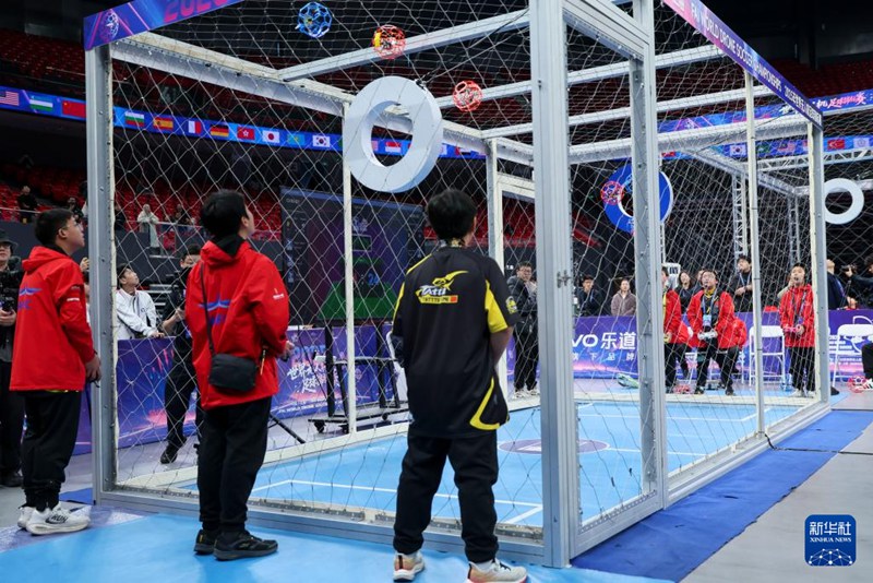 중국 B1팀이 F9A-B 그룹 결승전에서 경기 중인 모습 [11월 18일 촬영/사진 출처: 신화사]