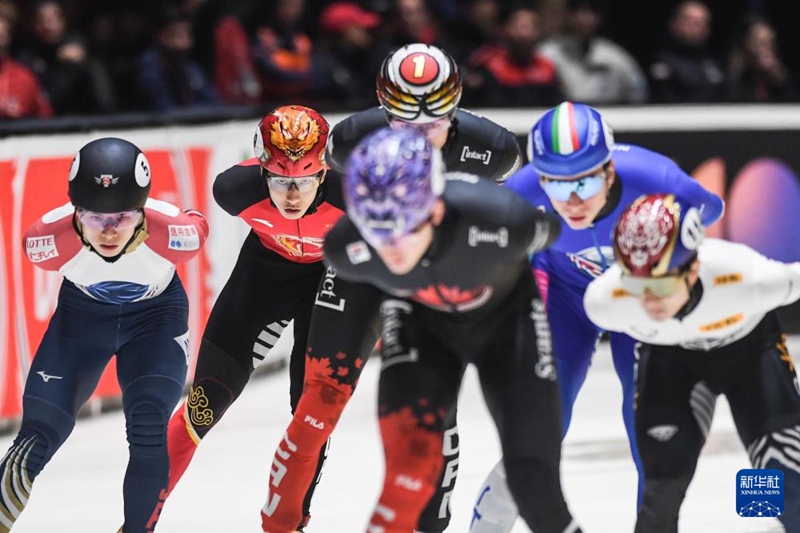 쑨룽(왼쪽 두 번째) 중국 선수가 결승전에서 경기 중인 모습 [11월 29일 촬영/사진 출처: 신화사]