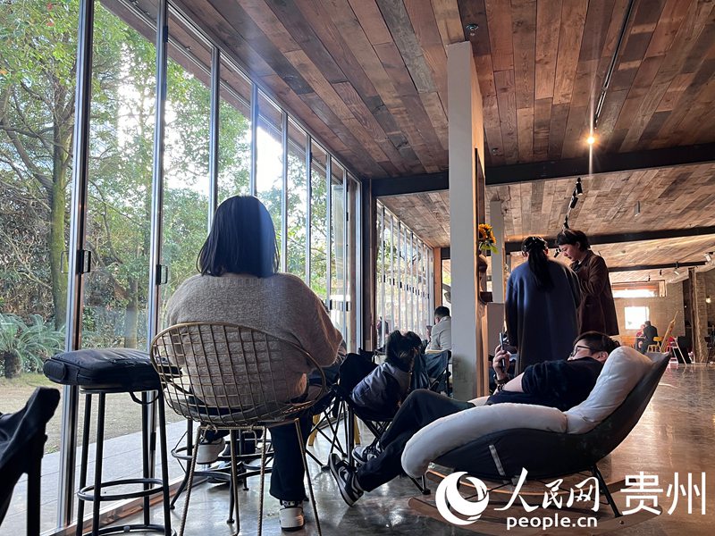 ‘新3가지’ 즐기는 시민과 관광객