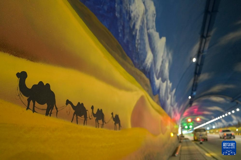 우루무치-위리 고속도로 톈산성리터널 내경 [12일 20일 촬영]