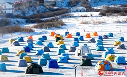 中 네이멍구 어얼구나, 영하 30도서 즐기는 얼음낚시…열기 ‘후끈’
