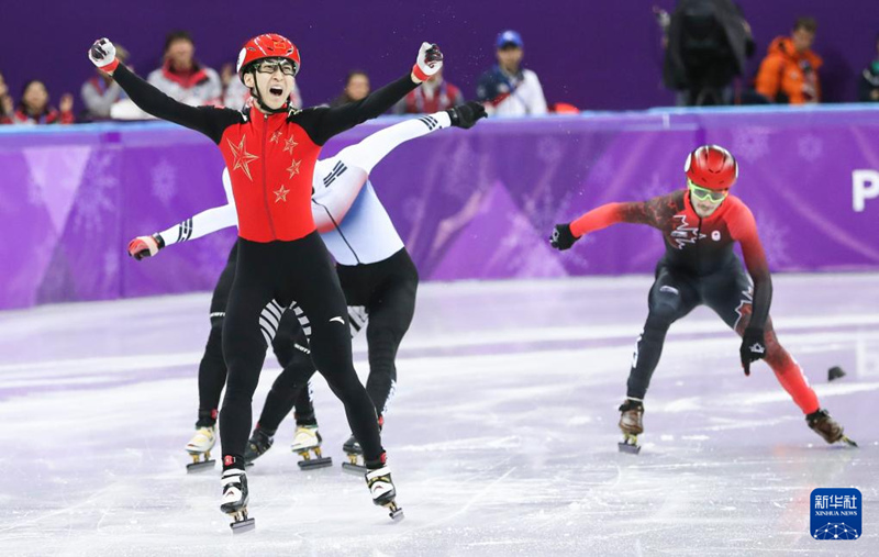 우다징이 평창 동계올림픽 쇼트트랙 남자 500m 결승에서 우승을 기뻐하고 있다. [2018년 2월 22일 촬영/사진 출처: 신화사]