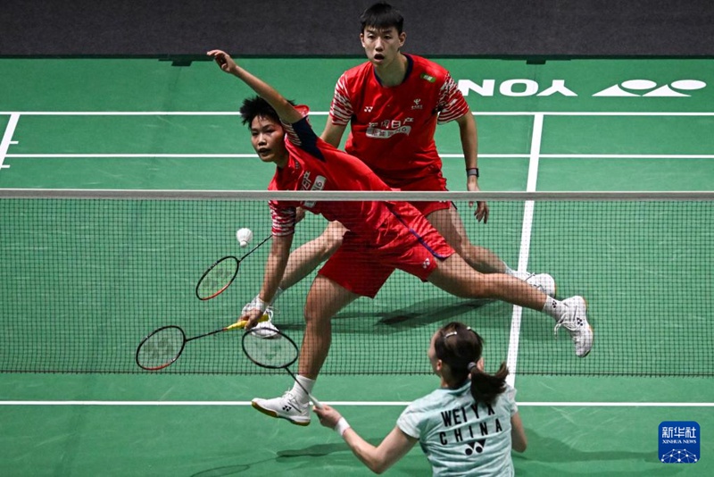 펑옌저/황둥핑(가운데)이 경기 중인 모습 [1월 11일 촬영/사진 출처: 신화사]