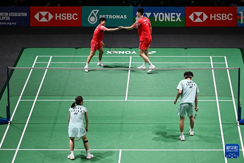 펑옌저(오른쪽 위)/황둥핑(왼쪽 위)이 득점을 기뻐하고 있다. [1월 11일 촬영/사진 출처: 신화사]