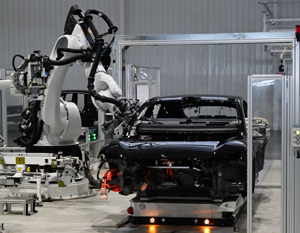 2025년 7월 1일, 안후이(安徽)성 허페이(合肥)시 신차오(新橋)스마트 전기차 산업단지의 니오(蔚來∙NIO) 제2공장에서 촬영한 신에너지차 생산라인  [사진 출처: 신화사]