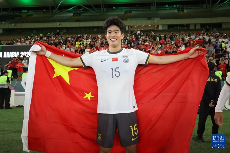 펑샤오 중국팀 선수가 경기 후 승리를 기뻐하고 있다. [1월 20일 촬영/사진 출처: 신화사]