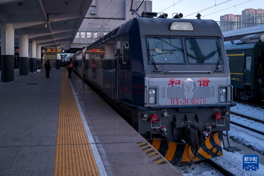 하얼빈둥(哈爾濱東)역에 정차 중인 Y783편 열차 [1월 25일 촬영/사진 출처: 신화사]