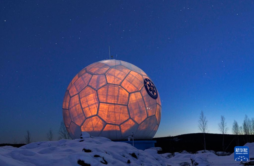 별빛 아래의 안테나 돔 [1월 24일 촬영/사진 출처: 신화사]