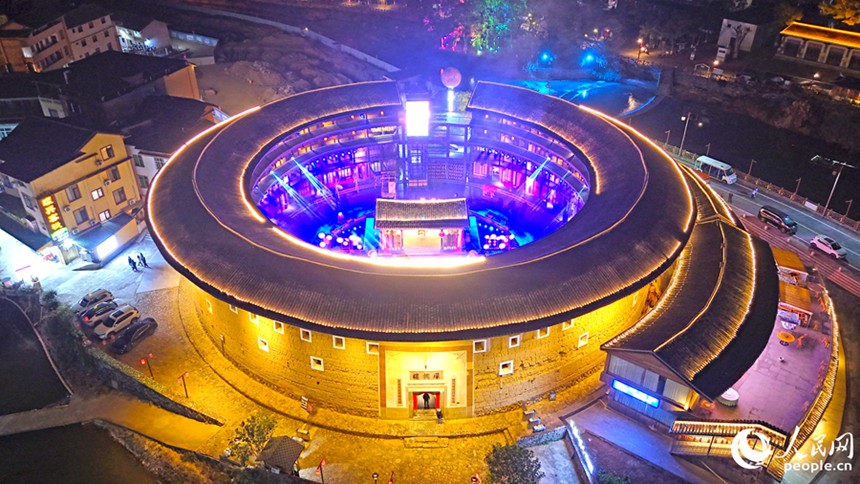 푸젠 투러우 가무극이 환싱러우에서 펼쳐진다. [사진 출처: 인민망]