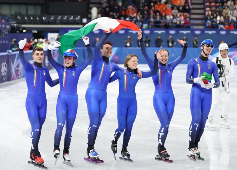 우승을 차지한 이탈리아 선수들이 승리를 기뻐하고 있다. [2월 10일 촬영/사진 출처: 신화사]