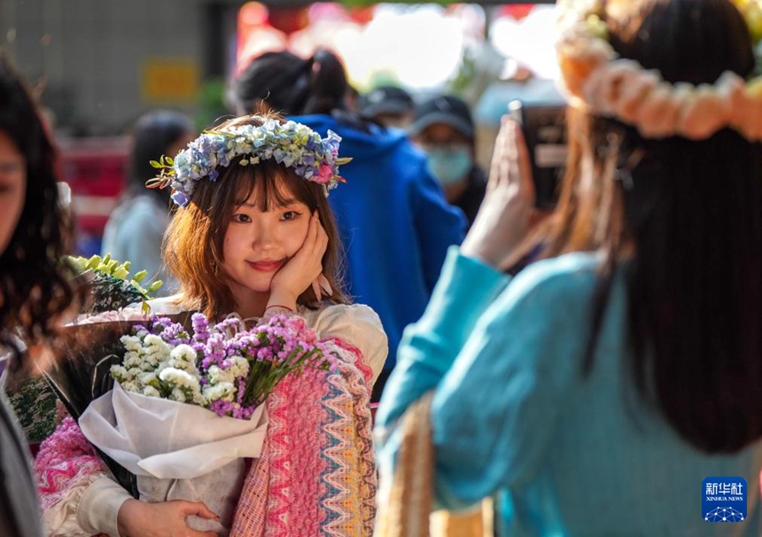 ‘아시아의 꽃 도시’ 윈난 쿤밍, 설맞이 꽃시장 ‘활짝’