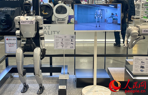 영등포 일렉트로마트에 전시된 유니트리의 휴머노이드 로봇 G1 [사진=강다영]