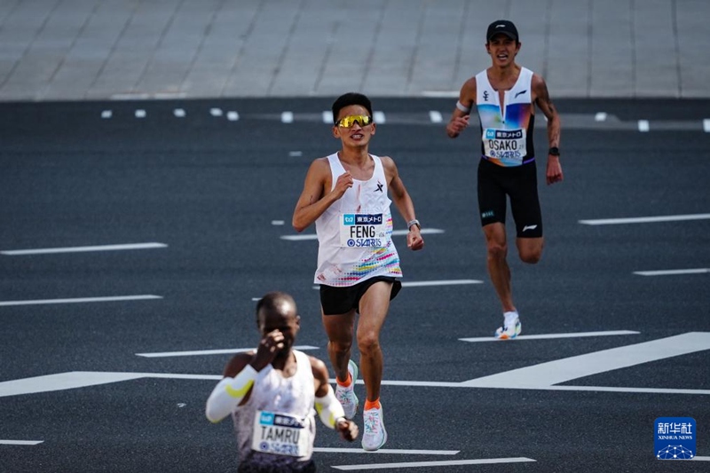 中 펑페이유, 남자 마라톤 국가 기록 경신