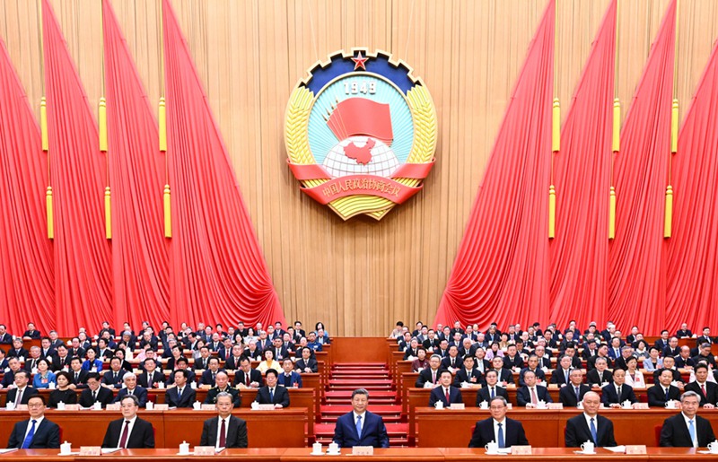 시진핑(習近平), 리창(李強), 자오러지(趙樂際), 차이치(蔡奇), 딩쉐샹(丁薛祥), 리시(李希), 한정(韓正)이 주석대에 자리하고 있다.