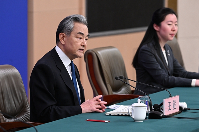 [중국 양회] 왕이, “정상외교로 인류 운명공동체 구축에 새 지평 개척”