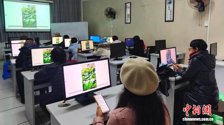 수강생들이 숏폼 영상 편집을 배우고 있다. [3월 9일 촬영/사진 촬영: 어우후이란]