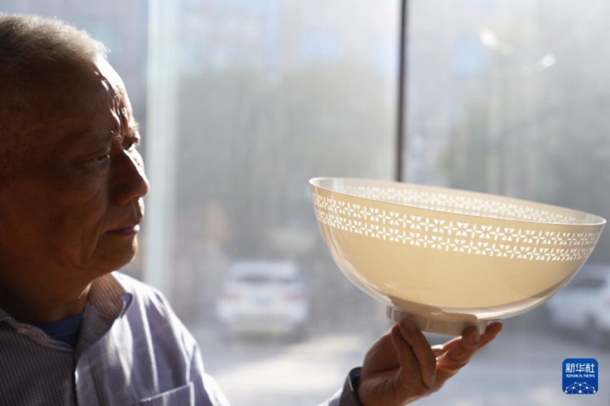 징더전 박태자기, 달걀 껍질처럼 얇고 빛나는 장인의 작품