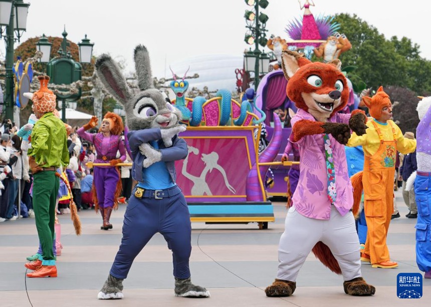 상하이 디즈니랜드의 퍼레이드 [3월 20일 촬영/사진 출처: 신화사]