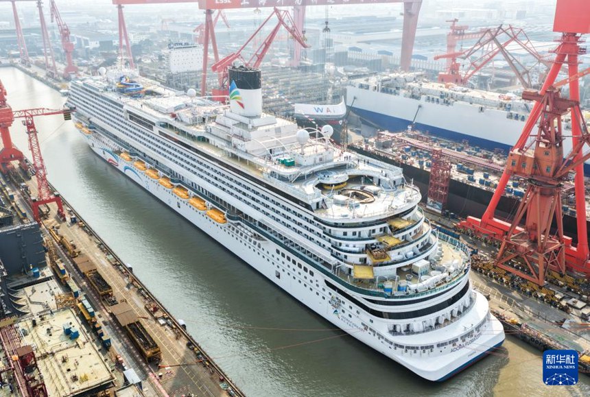 中, 2번째 국산 대형 크루즈선 ‘아이다 화청호’ 도크 떠나