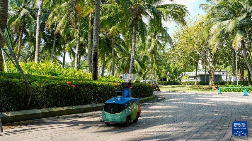 중국(하이난) 남중국해 박물관 주변을 순찰 중인 무인 순찰 차량 [3월 25일 촬영/사진 출처: 신화사]