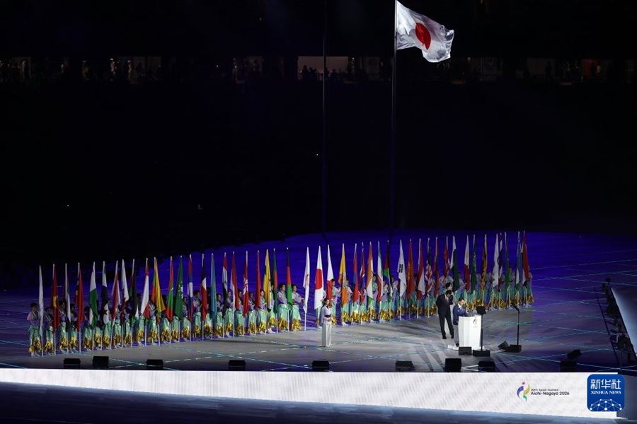 19일, 아시안게임 조직위원회 위원장 오무라 히데아키가 개막식에서 축사를 하고 있다.