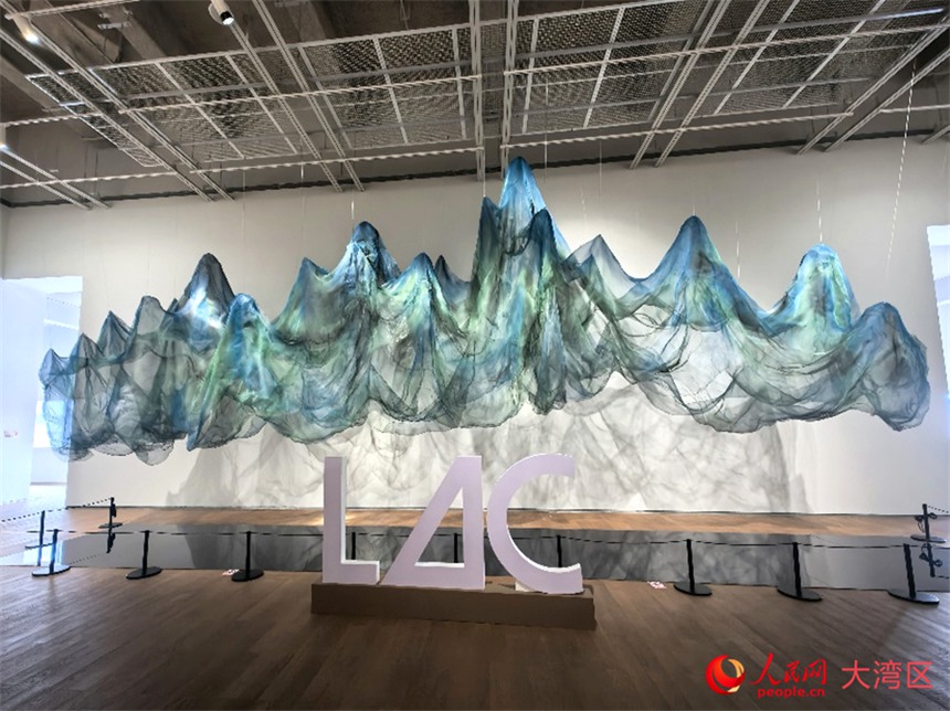 선전시 룽화(龍華)구 루후(鷺湖)예술센터의 무용 시극 ‘지차청록’(只此靑綠) 예술전